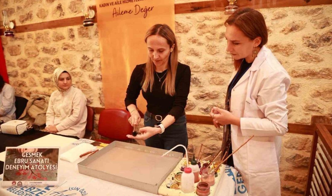 Tarihi mekanda “ebru” etkinliği Gebze Belediyesi Kadın ve Aile Hizmetleri Müdürlüğüne bağlı GESMEK kursiyerleri,
