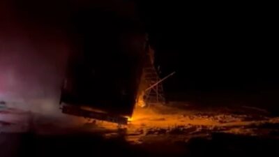 Bolu’da seyir halindeki tekstil malzemesi yüklü tır, alev alev yandı.