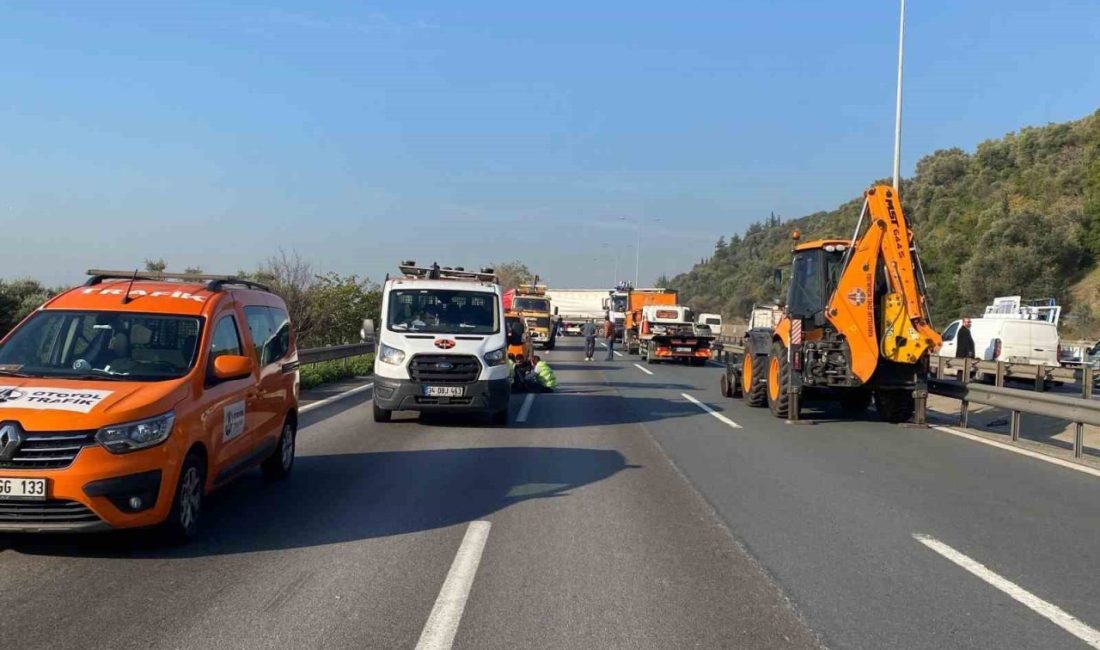 Tır kazası TEM’i kilitledi TEM Otoyolu’nun Kocaeli geçişinde seyir halindeki tır, orta bariyerleri aşarak