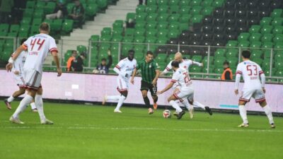 Trendyol 1. Lig’in 15. haftasında Sakaryaspor, sahasında karşılaştığı Ümraniyespor ile
