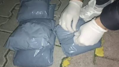 İstanbul’dan, Sakarya’ya kendi aracıyla getirdiği 5 kilo metamfetamin ile yakalanan
