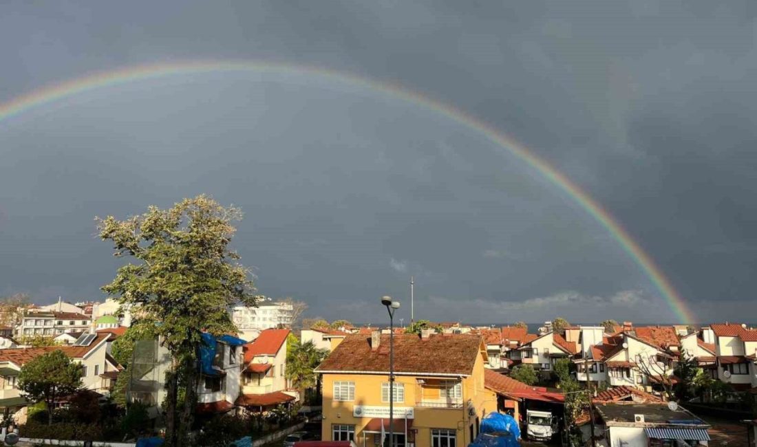 Yağmur sonrası beliren gökkuşağı görsel şölen oluşturdu DÜZCE(İHA) – Düzce’nin Akçakoca ilçesinde yağmur sonrası beliren ve görsel