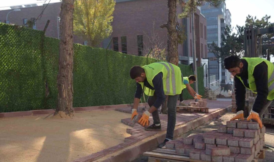 Yeni cadde ve sokaklar ulaşıma açılıyor, kaldırımlar yenileniyor Bilecik Belediyesi tarafından kenttin birçok noktasında yürütülen çalışmalar kapsamında yeni