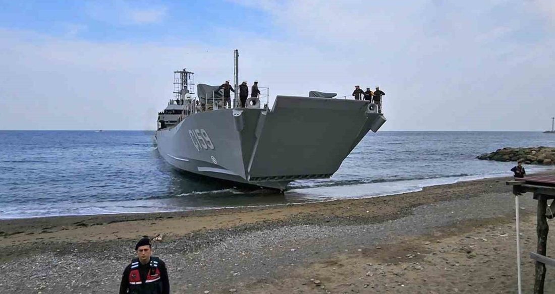 Yeni Tip Çıkarma Gemisi Ç-159 Yalova kıyısında test edildi İstanbul’da Anadolu Tersanesi’nde Türk Deniz Kuvvetleri için üretilen Yeni Tip