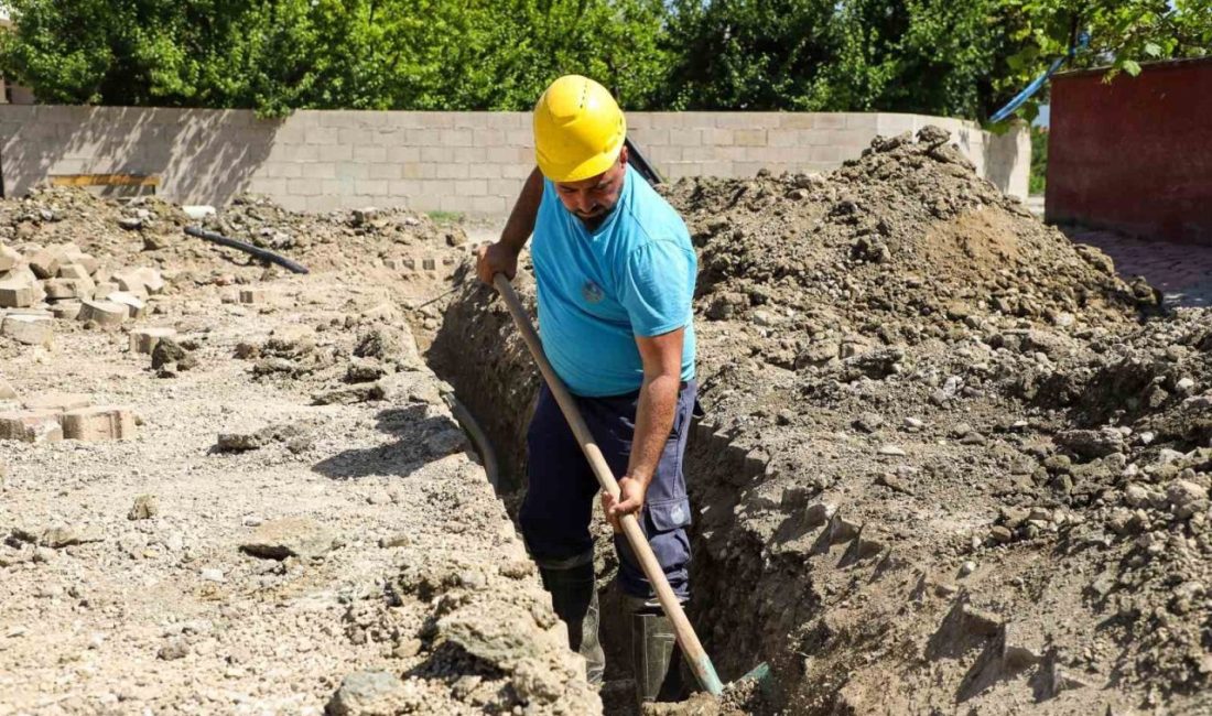 Yenilenen 2 bin metrelik hat ile Pamukova Mekece’ye kayıpsız içme suyu SASKİ, su kayıplarını önlemek için Mekece Mahallesi’nde sürdürdüğü çalışmalarını tamamlandı.