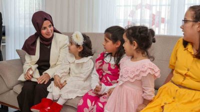 Bilecik Valisi Faik Oktay Sözer’in eşi Zeynep Sözer, Çocuk Evi’nin