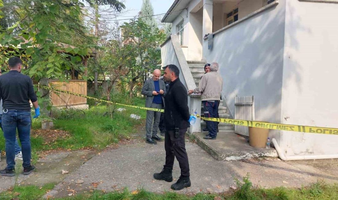 Ziyarete gelen eniştesi evde cansız bedenini buldu Sakarya’nın Akyazı ilçesinde 63 yaşındaki şahıs, ziyarete gelen eniştesi tarafından