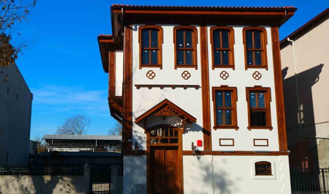 Sakarya Büyükşehir Belediyesi’nin 100 yıllık tarihi yeniden canlandırarak yıkık ve