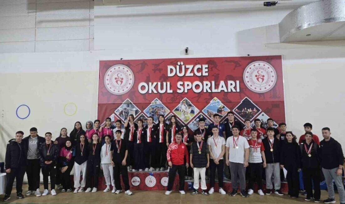 161 sporcu bilek güreşinde mücadele etti DÜZCE(İHA) – Düzce’de okul sporları bilek güreşi müsabakaları geçişmeli mücadelelere
