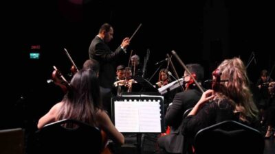 Kocaeli Büyükşehir Oda Orkestrası, yılın son konserinde Toygar Işıklı’nın hafızalara