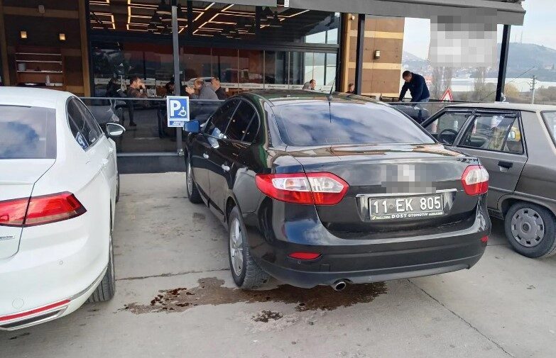 3 Aralık Dünya Engelliler Günü’nde engelli yerine park eden resmi araca ceza Bilecik’te 3 Aralık Dünya Engelliler Günü’nde engelli yerine park eden