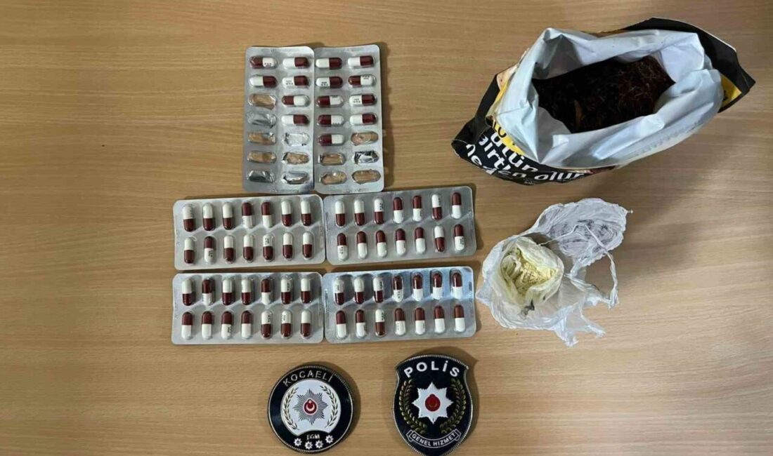 3 kişinin üstünde 71 sentetik ecza hap ele geçirildi Kocaeli’nin İzmit ilçesinde polis ekiplerince 3 kişinin üstünde yapılan aramada