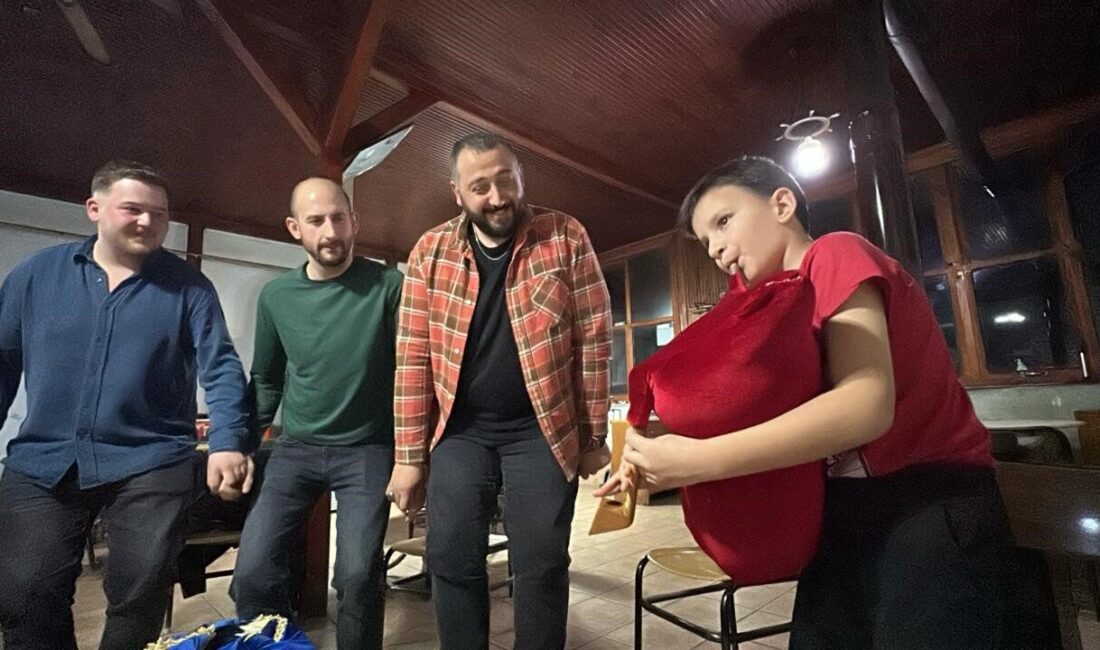 8 yaşındaki tulumcu kendine hayran bıraktı Düzce’de tulum sevgisinin peşinden koşan 8 yaşındaki Ahmet Semih Toraman,