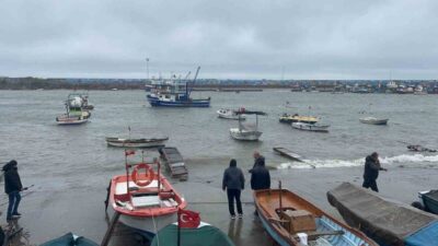 Düzce’nin Akçakoca ilçesinde etkili olan karayel nedeniyle dalga boyu 5