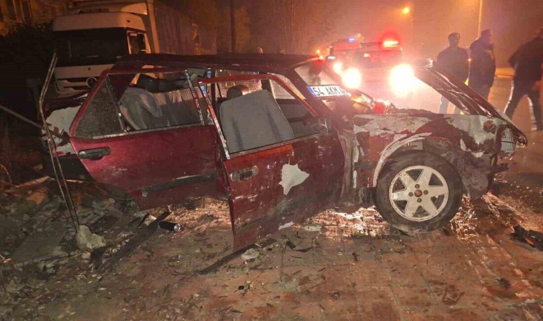 Alkollü sürücü sollama yaparken duvara çarptı: 3 yaralı Sakarya’nın Akyazı ilçesinde alkollü sürücü, sollama yaptığı esnada otomobilin kontrolünü