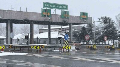 Düzce’de etkili olan kar yağışı sebebi ile aralıklarla Anadolu Otoyolu