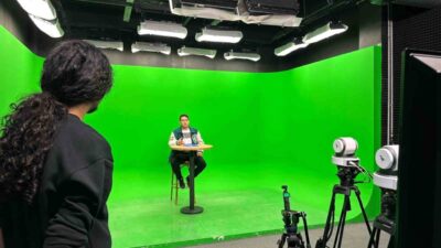 SUBÜ öğrencileri, teknik gezi çerçevesinde SUBÜ Stüdyoları’nda green screen uygulamaları