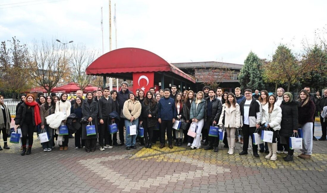 Ulaştırma ve Altyapı Bakan Yardımcısı Osman Boyraz, üniversite öğrencileri ve