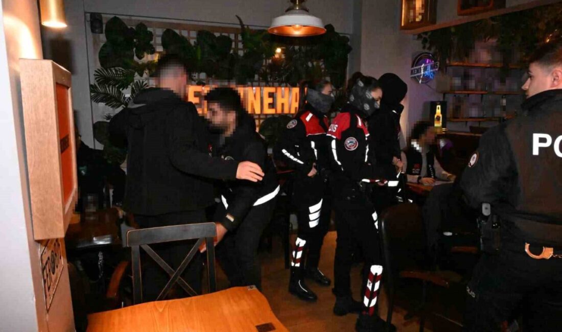 Kocaeli’nin İzmit ilçesinde polis ekipleri tarafından eğlence mekanlarına yönelik denetimler