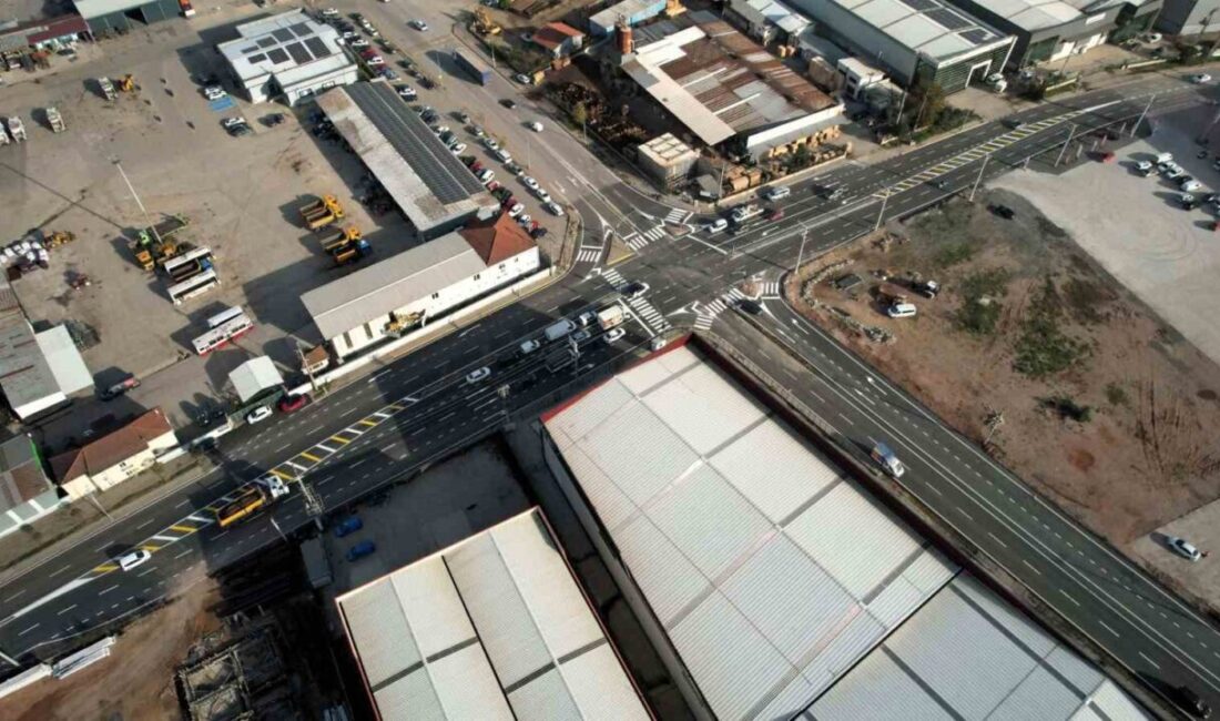 Kocaeli Büyükşehir Belediyesince Başiskele ilçesinde trafik akışını rahatlatmak amacıyla kavşak