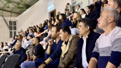 Söğüt Belediye Başkanı Ferhat Durgut, Söğütspor Voleybol Takımı’nın maçını tribünden