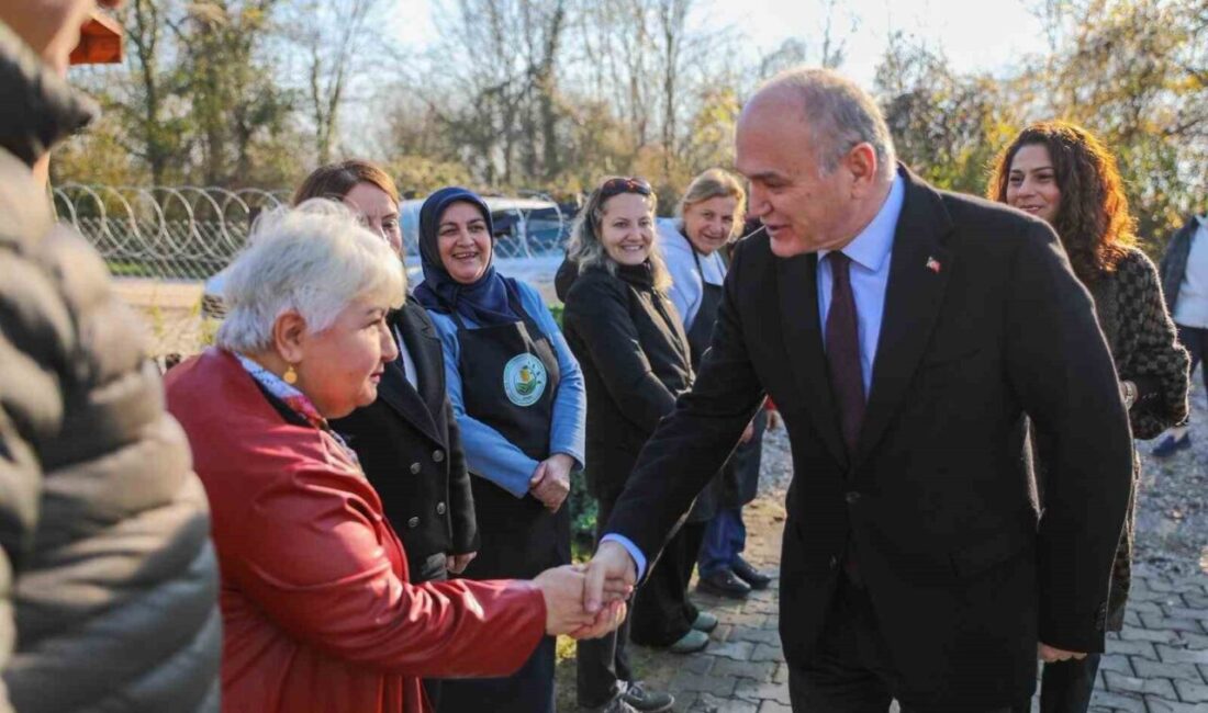 Başkan Özlü, girişimci kadınlarla bir araya geldi Düzce Belediye Başkanı Dr. Faruk Özlü, şehirde ilk olma özelliği