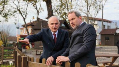 Düzce Üniversitesi’nde düzenlenen konferansa konuşmacı olarak katılan ve fahri doktora