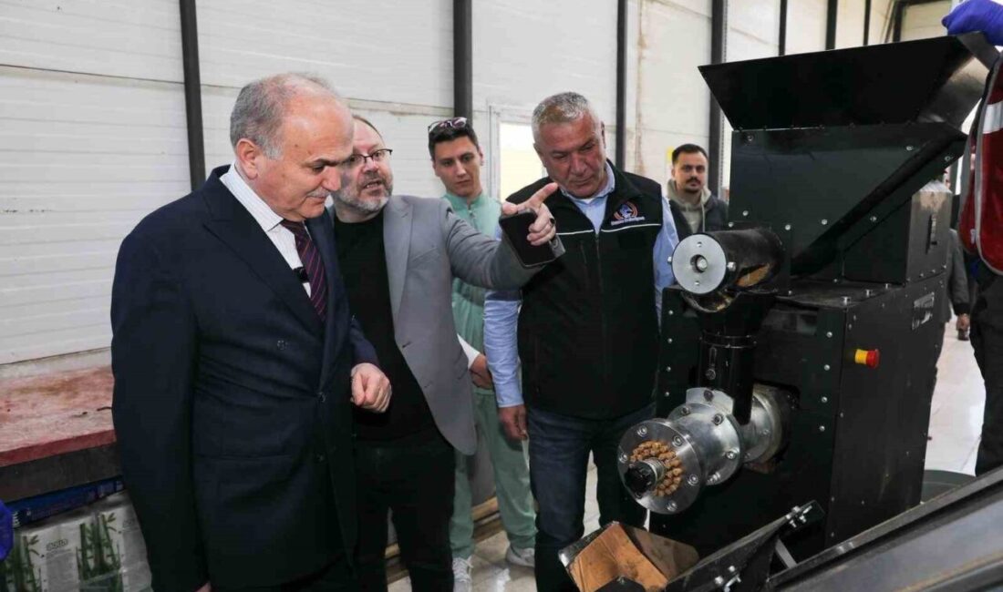 Düzce Belediye Başkanı Dr. Faruk Özlü, Melensu Park’taki yeni kokoreççi