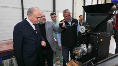 Düzce Belediye Başkanı Dr. Faruk Özlü, Melensu Park’taki yeni kokoreççi