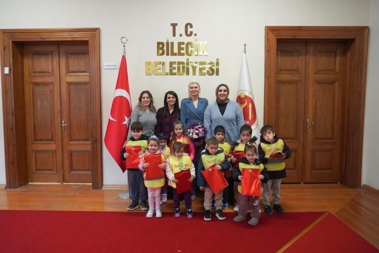 Bilecik Belediye Başkanı Melek Mızrak Subaşı, Özel Türkoğlu kreşinin öğrencileri