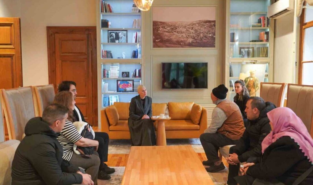 Başkan Subaşı’ndan halk günü mesaisi Bilecik Belediye Başkanı Melek Mızrak Subaşı, Halk Günü’nde vatandaşları dinleyerek