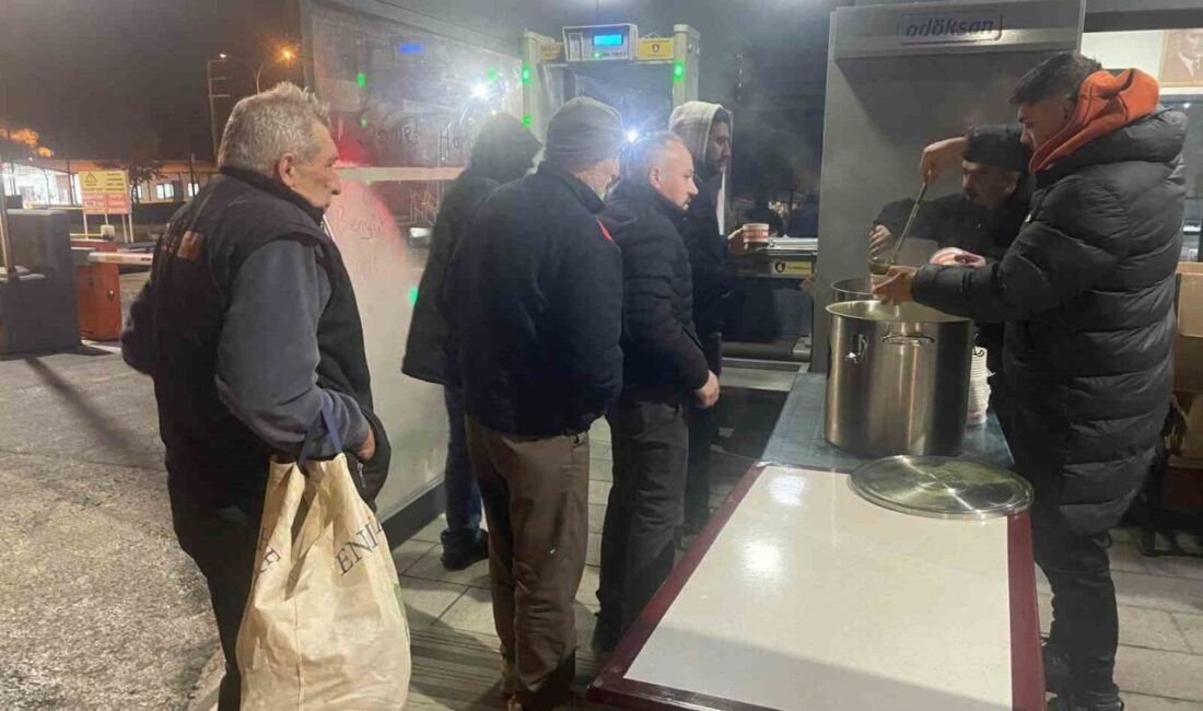 Belediyeden fabrika işçilerine sıcak çorba Bilecik’in Osmaneli İlçe Belediye tarafından fabrikalarda çalışan vatandaşlara ücretsiz sabah