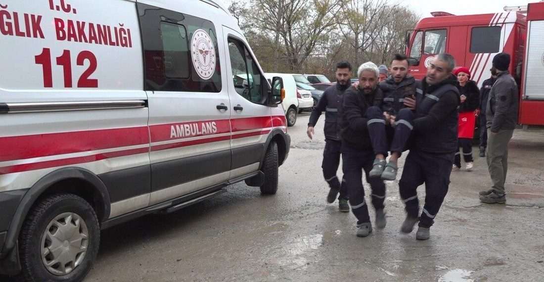 Kocaeli’de beton fabrikasının çatısında çıkan yangın paniğe neden oldu. İtfaiye