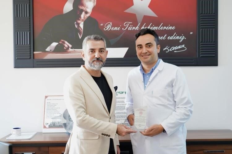 Bilecik Eğitim ve Araştırma Hastanesi’nde görev değişimi dolayısıyla plaket takdim