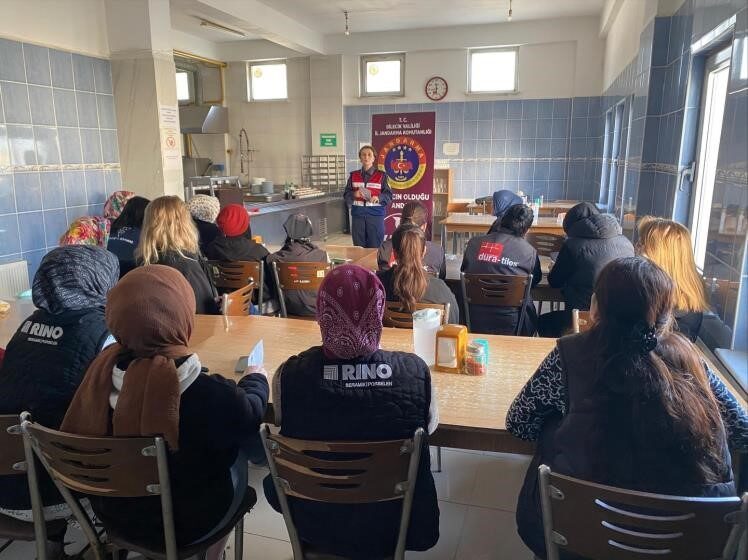 Bilecik’te Jandarma ekipleri, KADES uygulaması hakkında eğitim verdi. Bilecik İl