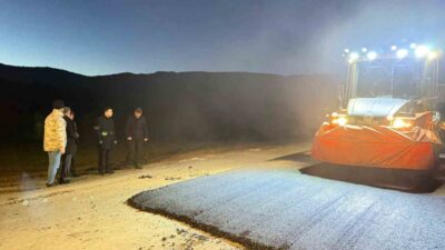 Bilecik’in Osmaneli ilçesinde köy grup yollarında yürütülen bitümlü sıcak karışım