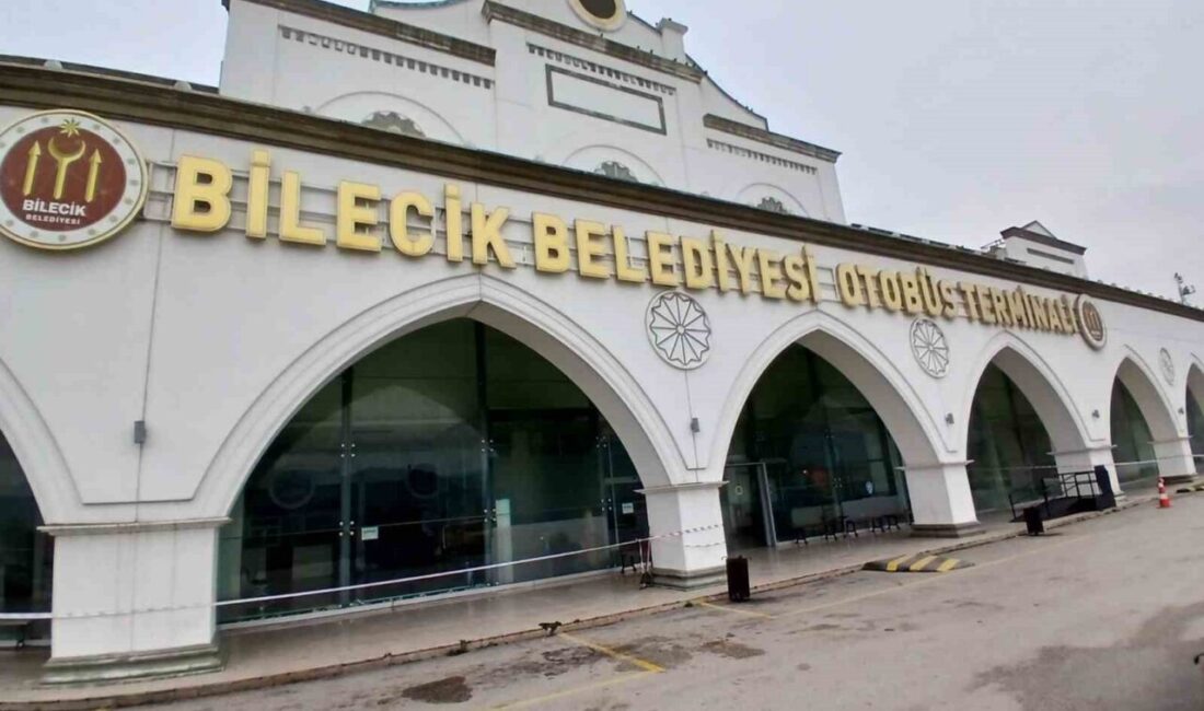 Bilecik’te 2022 yılında alçı tavanı çöken Şehirlerarası Otobüs Terminali’ni yağmurun
