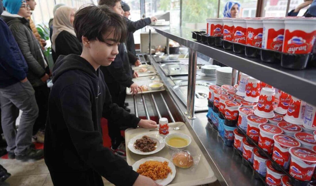 Bilecikli şehit İlhan Ongan’ın anısına binlerce kişiye ücretsiz yemek dağıtıldı Gürcistan’da düşen askeri kargo uçağında şehit olan İlhan Ongan’ın anısına