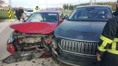 Bilecik’te direksiyon sınavına giren aday sürücünün kullandığı araç ile bir