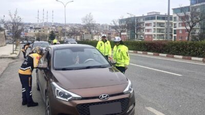 Bilecik’te Acil Sağlık Hizmetleri Haftası kapsamında sürücülere ambulansa yol ver