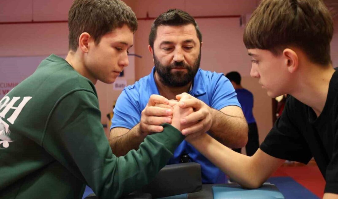 Bilecik’te Okul Spor Faaliyetleri kapsamında düzenlenen Bilek Güreşi Gençler İl