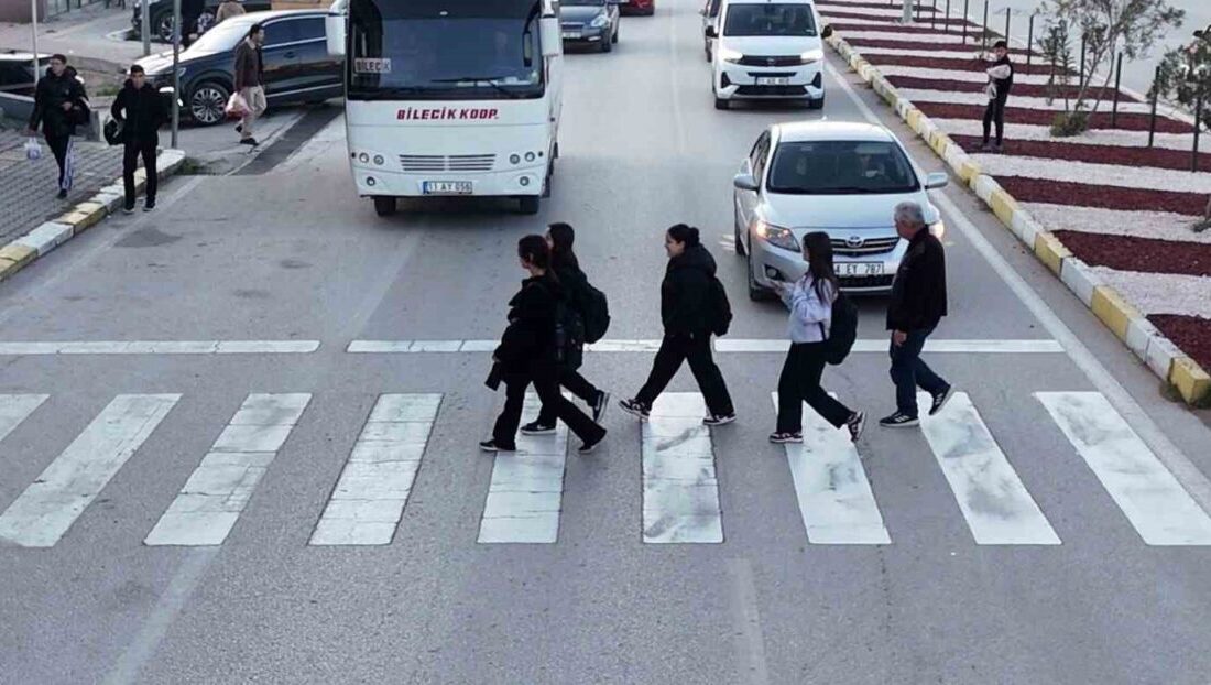 Bilecik’in Osmaneli ilçesinde drone destekli trafik denetimleri kapsamında 29 araç
