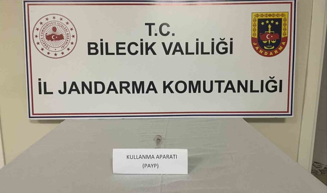 Bilecik’te jandarma ekiplerin uygulaması sırasında ’Dur’ ihtiyarına araç içinden uyuşturucu