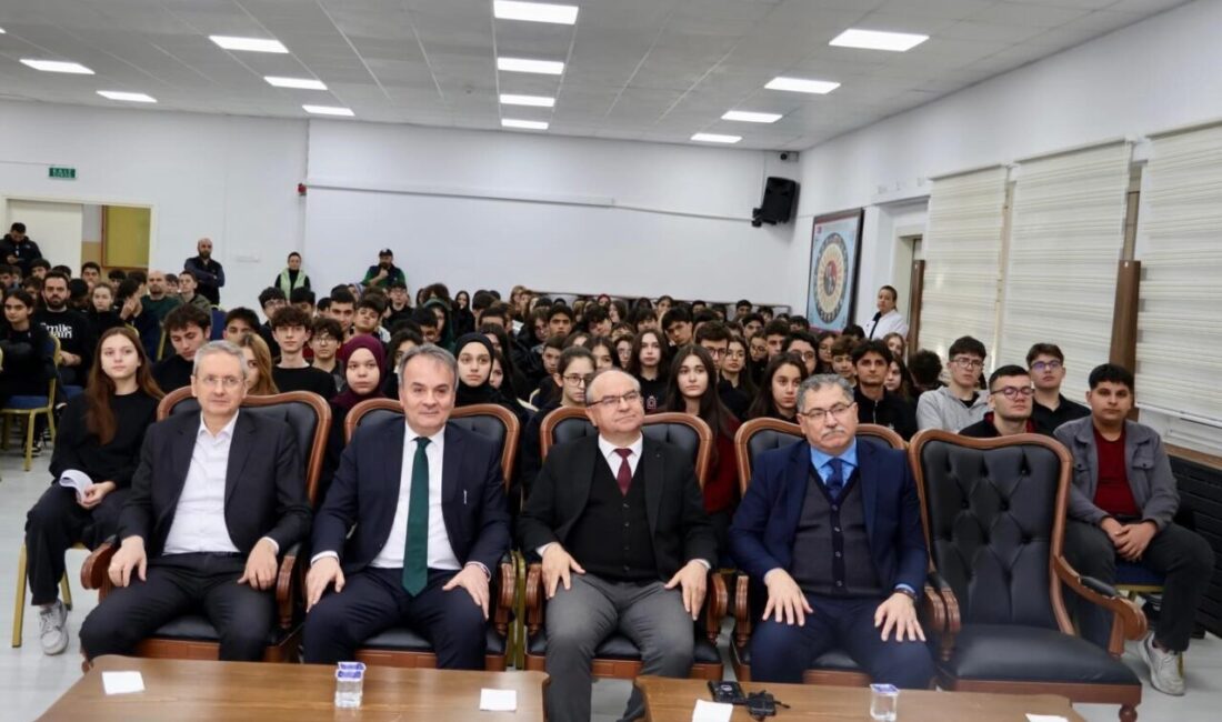 Bilecik Refik Arslan Öztürk Fen Lisesi’nde düzenlenen Kariyer Günleri Programı’na