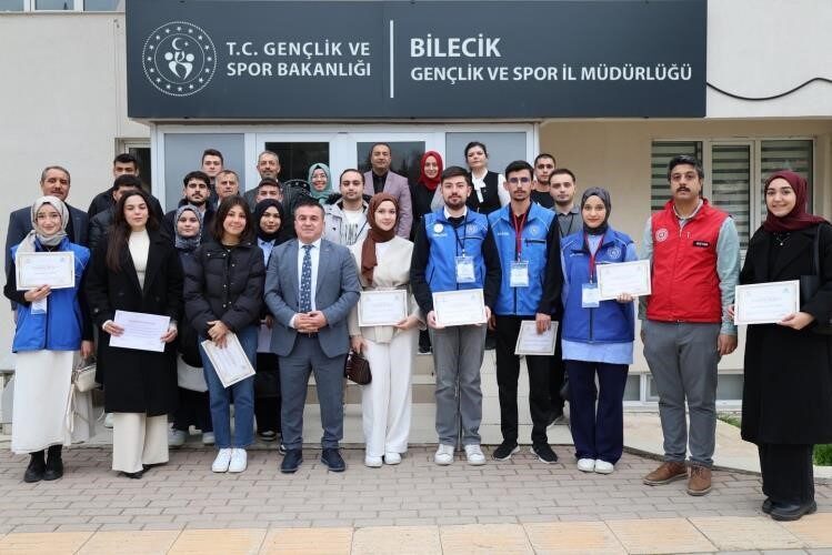 Bilecik’te yurtlarda yürütülen gönüllülük faaliyetlerine katkı sağlayan temsilci öğrencilere teşekkür