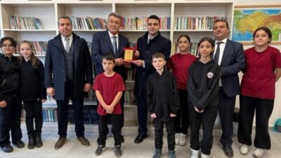 Bilecik’in Osmaneli ilçesinde hayırsever desteğiyle okul kütüphanesi yenilendi. Osmaneli Kaymakamı