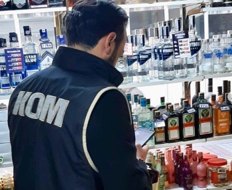 Bilecik’te kaçak ürün operasyonu: 1 gözaltı Bilecik’in Bozüyük ilçesinde düzenlenen operasyonda çeşitli kaçak ürünler ele geçirilirken,