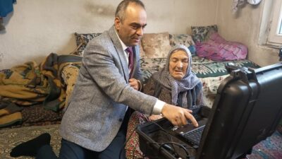 Bilecik’in Yenipazar ilçesinde kamu hizmeti büyüklerin ayağına gitti. Bilecik’in Yenipazar