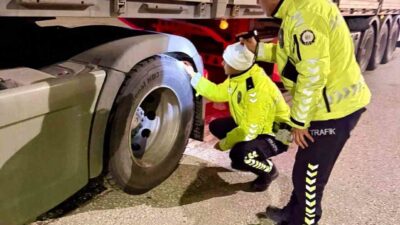 Bilecik’te kış lastiği zorunluluğu kapsamında denetimler aralıksız sürüyor. Bilecik İl