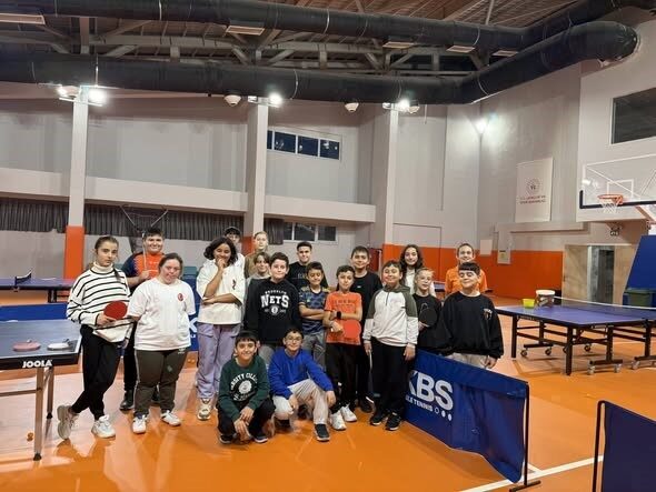 Bilecik’te masa tenisi antrenmanları hız kesmeden devam ediyor Bilecik’in Bozüyük ilçesinde masa tenisi antrenmanları, hız kesmeden devam ediyor.